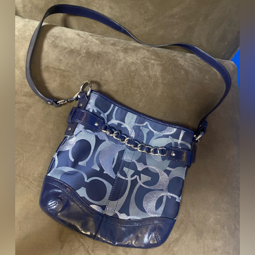 COACH F19820 Moto Optic Metallic Chain Navy Signature Jaquard Shoulder Bag